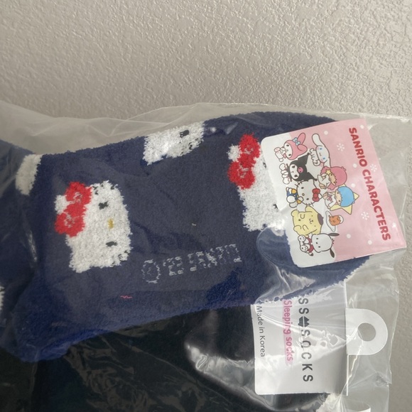 Fuzzy Socks Bundle Hello Kitty - Picture 2 of 2